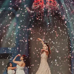 The bride's solo performance was a showstopper. We used special effects like bubbles and dramatic spotlights to elevate her graceful dance into a truly magical moment.