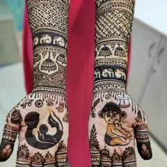 This baby shower mehendi for Harshita was a joy to create. It features a mother and child silhouette, a cute baby figure, and traditional elements like elephants and jhumkas to celebrate the happy news.