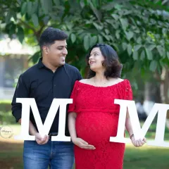 A creative and sweet announcement for the new "MOM". Using props like these letters adds a fun, personalized touch to your couple's maternity photos.