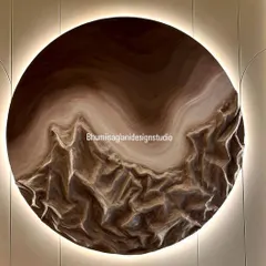 Art should be an experience. This backlit 3D mural was conceptualized to represent a mountain landscape, playing with texture and light to create a dramatic and modern focal point. We don't just decorate walls; we give them a soul.