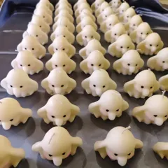 I love creating these adorable baby elephant candles. Made from 100% soy wax, they are a popular choice for baby shower return favors, and I can prepare large batches like this for your special event.