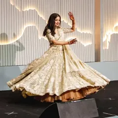 A beautiful twirl from the bride during her solo performance. We choreograph solos that are not just about steps, but about expression and grace.