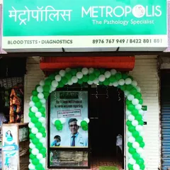 To mark the grand opening of this Metropolis diagnostics center, I installed a welcoming balloon arch at the entrance. The green and white colors were chosen to match the company's branding, attracting attention from passersby.