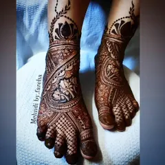 This bridal feet design features a beautiful lotus cutwork pattern on the ankle, combined with dense, traditional work on the foot.