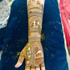 A full arm design that combines a custom cityscape with traditional Indian motifs. The top features a modern city skyline, flowing into a scene with peacocks in a royal jharokha.