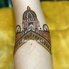 A simple yet striking arm band design featuring a palace dome and elephant motifs.