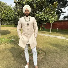 A perfect example of Sikh groom styling. This textured ivory sherwani paired with a statement multi-layered necklace creates a look that is both royal and refined.