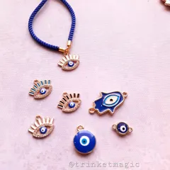 Here you can see some of the different evil eye charms I use to create my Rakhis and bracelets. I have everything from classic blue eyes to eyelash designs and Hamsa hands.