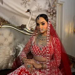 A full portrait of my chikankari bride. The entire look, from the detailed outfit to the flawless airbrush makeup and diamond jewellery, comes together perfectly.