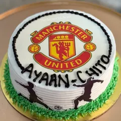 The perfect cake for a football fan, featuring the Manchester United logo. I can customize it with any team crest for the ultimate fan celebration.