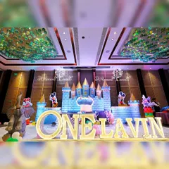 For the ultimate fairytale experience, I build immersive stage setups like this grand Disneyland castle. Complete with character cutouts and illuminated lettering, this backdrop for a first birthday party creates a truly royal photo opportunity and a centerpiece for the entire event.