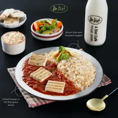 This is a perfect example of a balanced meal for my vegetarian friends. You get grilled paneer in a fat-free gravy for protein, brown rice for complex carbs, and a side of sautéed veggies for vitamins. It's macro-counted to help you hit your targets.