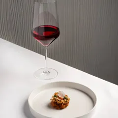 Our lamb shikampuri is rich with boursin cheese and wrapped in crisp urad dal kataifi. Here, it is paired with a South African red wine, a meeting of flavours both vibrant and refined.