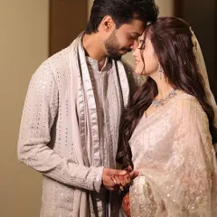 This is what modern fairytale engagements are made of. For this look, I created a soft, dewy glam that highlighted her natural glow, paired with gentle waves and an elegant saree. It’s all about creating a romantic and timeless memory.