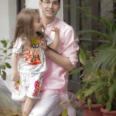 A sweet moment between a father and his daughter during an outdoor shoot. I aim to capture the natural affection and bond within your family.