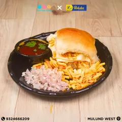 Craving hygienic street food? Enjoy this delicious Kutchi Dabeli from our cafe partner Rekdee in our comfortable and clean environment.
