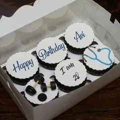 The perfect birthday gift for a doctor who loves the gym. This set of six custom cupcakes features handcrafted fondant dumbbells, a stethoscope, and personalized birthday messages on clean, white toppers.