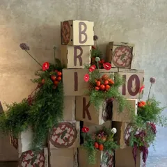 For Brik Oven's 10th outlet launch, we turned their pizza boxes into the building blocks of a community art installation. This is how I help brands create memorable launch events, by transforming their own products into an interactive experience that gets everyone talking and creating together.