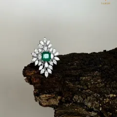 An emerald at the center, with diamonds like leaves unfolding around it. This ring feels less like a design and more like nature’s own poetry, crafted to be worn and admired.