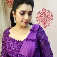 This client looks stunning in her purple gown. I complemented the outfit with a soft purple smokey eye, a subtle lip, and a sleek high ponytail for a modern and chic party look.