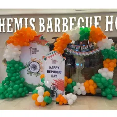 For corporate celebrations like Republic Day, I can create large, impactful balloon arches like this one for Themis Barbecue House. It's a great way to welcome employees and customers and get everyone in the patriotic spirit.