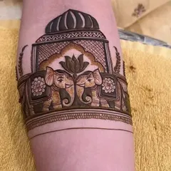 An intricate armband design featuring the classic Rajasthani motif of two elephants under a royal arch. This is a perfect example of detailed, traditional artistry.