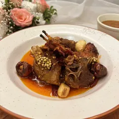 Experience the fiery taste of Rajasthan with our Junglee Maas. This spicy dry lamb curry is slow-cooked in A2 cow ghee with confit garlic and boriya chili, creating a bold and unforgettable flavor.