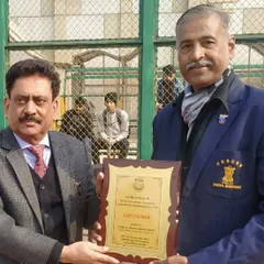 Receiving a plaque as a Guest of Honour from the Director of Sports at Jamia Millia Islamia University. We are grateful for the recognition and the opportunity to contribute to university sports.