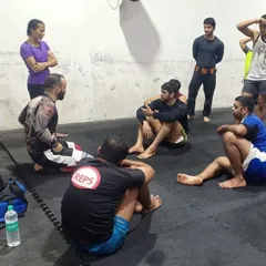 A typical scene after a roll: we sit down, discuss what happened, and break down the techniques. This is where a lot of the learning happens.