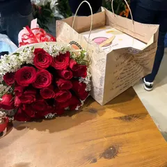 I can easily combine your flower order with a fresh cake for a complete celebration package. This is a red rose bouquet ready to be delivered with a birthday cake in Ghaziabad.