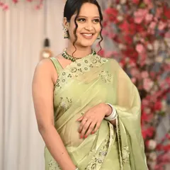 A fresh and happy look for a wedding guest. I gave her a soft, dewy makeup look with curly tendrils framing her face, which looks beautiful with her light green organza saree.