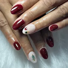 A full view of this classy Christmas manicure. The minimal art on the accent nails keeps the look sophisticated and perfect for the holidays.