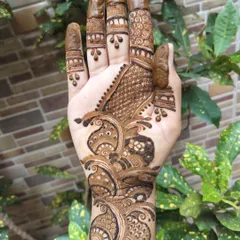 A closer look at a student's Arabic mehndi work. You can see the clean lines and confident strokes in the paisley and floral elements, which are key characteristics of this style.
