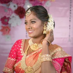 Glowing melanin and a South Indian look is a combination that can never go wrong. This portrait captures her radiant smile and the beautiful details of her look.