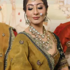 Another beautiful shot of this bride, her eyes closed to show off the stunning eyeshadow work.