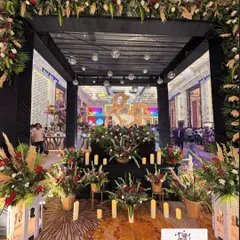 A chic and modern entrance for a cocktail party. The black canopy decorated with disco balls, pampas grass, and red roses sets a glamorous tone for the evening.