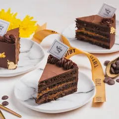 Dreaming of my Billionaire's Cake. It's made with 55% dark chocolate ganache, a layer of sea salt caramel, hazelnut praline, and chocolate mousse. Pure decadence!