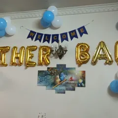 A "Welcome Mother Baby" decoration for a client in Seawoods. We use gold foil letter balloons and simple balloon bunches to create a warm and celebratory welcome at home.