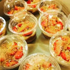 These are my Strawberry Banoffee Pie cups, ready to go. They have a buttery crust, a layer of toffee, bananas, cream, and fresh strawberries.