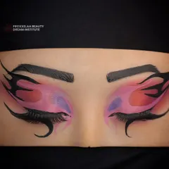 Creating mesmerizing eyes with a perfect blend of colors. This eye board shows a fiery, graphic liner look with pink and purple hues.