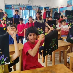 The happy result of a tote bag painting workshop at the Inodai Waldorf School. The classroom is filled with students eager to show off their beautiful and practical creations.