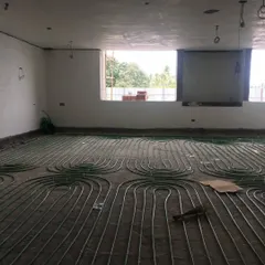 A duplicate image of the radiant cooling pipe installation at VIT, a key feature of the building's sustainable design.