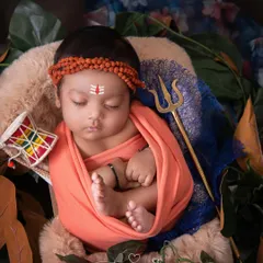Har Har Mahadev! For the first Monday of Sawan, we created this divine little Shiv Bhakt setup. Complete with a Trishul and Damaru, it’s a powerful way to honor your faith and welcome your little one with blessings.