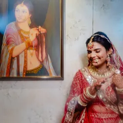 A bride's joyful, candid moment next to a classic painting. This image blends art with real emotion, creating a timeless bridal portrait.