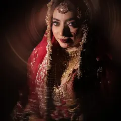A moody and captivating bridal portrait. The circular light effect draws all attention to her expressive eyes and the rich details of her wedding attire.