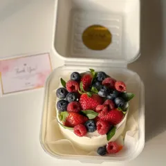Another angle of the berry-loaded bento, showing how the fruit is carefully arranged on top of the smooth buttercream. Each cake comes in my signature box with a thank you card.