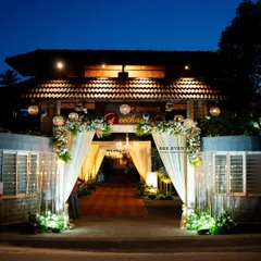 The perfect welcome to a magical Sangeet night. We designed this grand entrance with elegant white drapes, floral arches, and warm chandelier lighting, setting a luxurious and inviting tone for the celebration ahead.