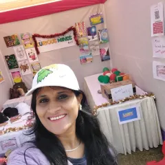 A happy selfie from my stall at a local carnival. I love bringing my DIY activities out into the community and sharing my passion for art with everyone.