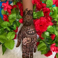 A mini bridal design with the name 'Azmi' beautifully incorporated into the pattern.