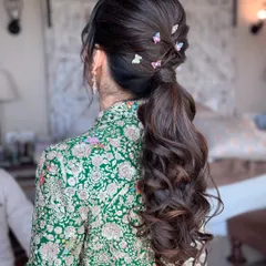 A whimsical and delicate ponytail for a fun event. I created a simple, wavy ponytail and added these cute, colorful butterfly clips for a playful touch. It’s a great way to add personality to a classic style.
